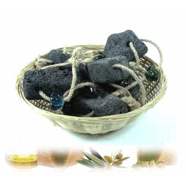 Lavascrubsteen met hangkoord in mandje -- 7-10 cm