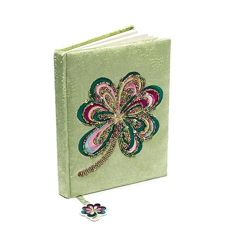 1559 Notitieboek fluweel groen met klavertje vier - 20 cm x 15 cm - Afbeelding 1